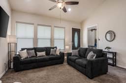 Russell Retreat: Stylish 2BR/2BA Modern Cottage - Image 2