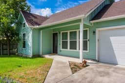 Russell Retreat: Stylish 2BR/2BA Modern Cottage - Image 5