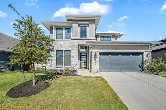 Dog-Friendly Home: Fenced Yard, BBQ, EV Charger