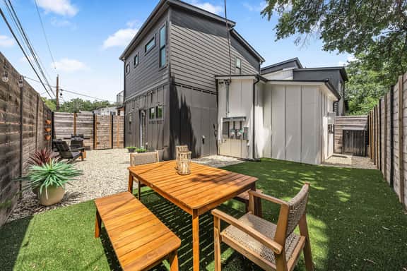 Near South Congress: Fenced Yard & Dog-Friendly