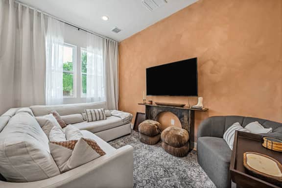 Near South Congress: Fenced Yard & Dog-Friendly
