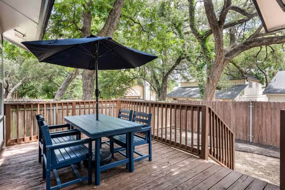 Modern Living | Vaulted Ceilings | Curated Library