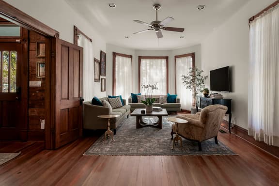 Game Room w/ Pool table, Ping Pong Near Pease Park - Image 1